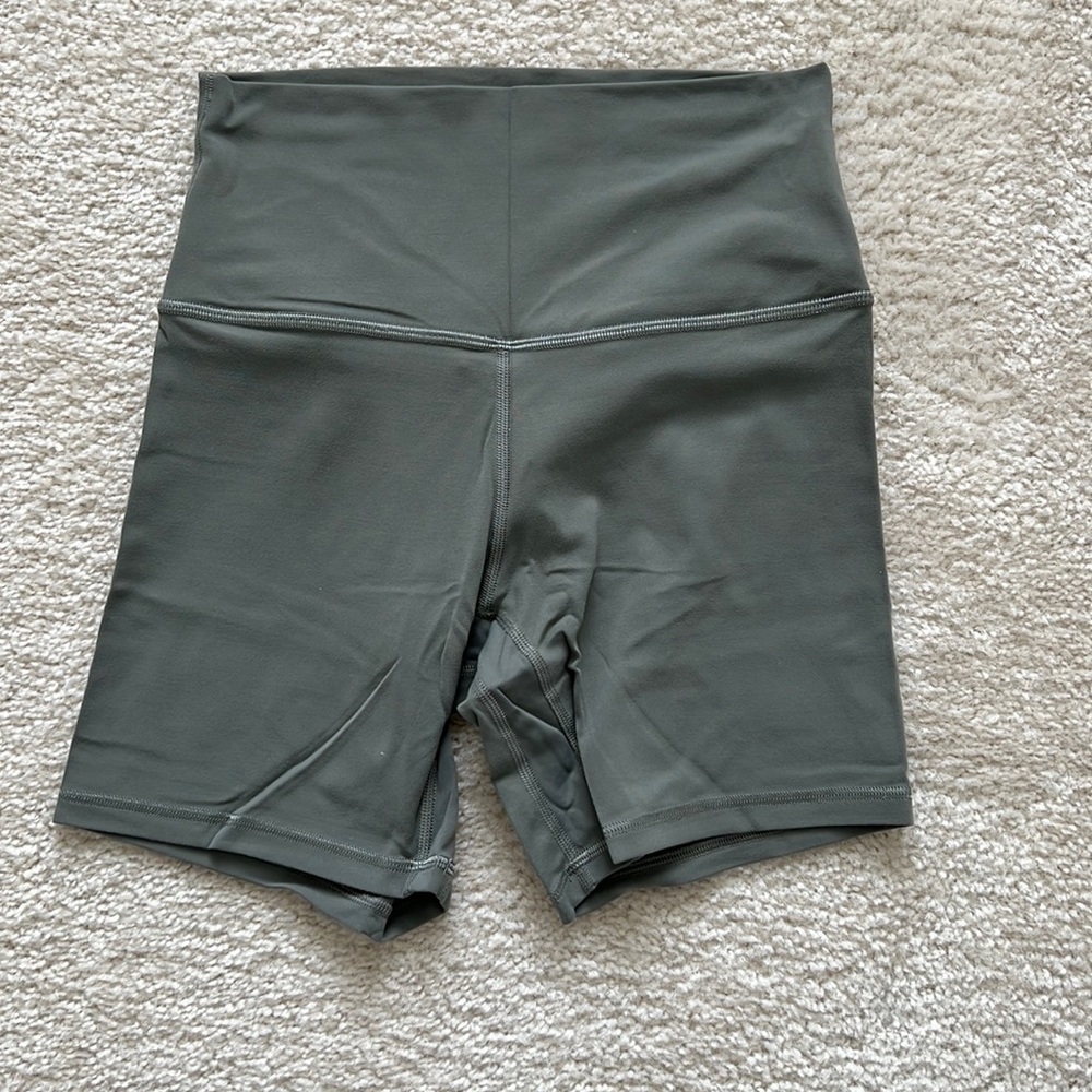 Lululemon Align 6 in shorts